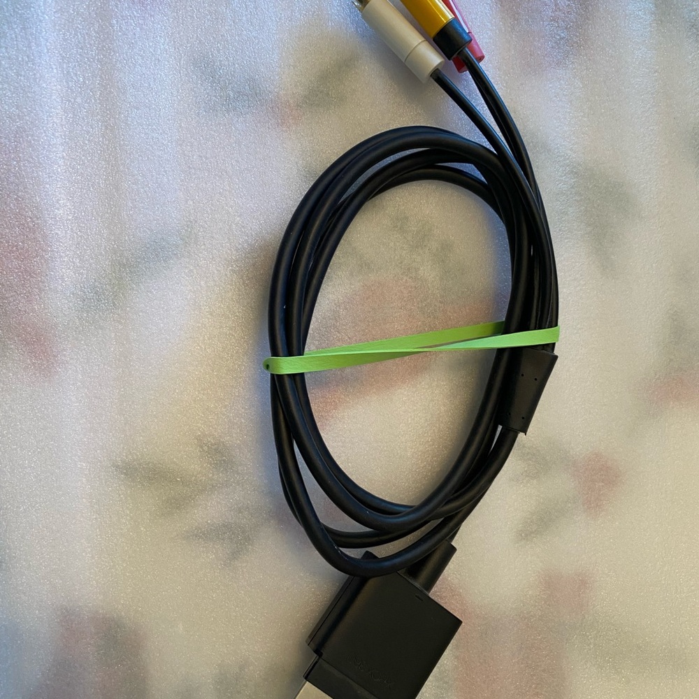 OEM Xbox 360 A/V Cable - Picture 2 of 5